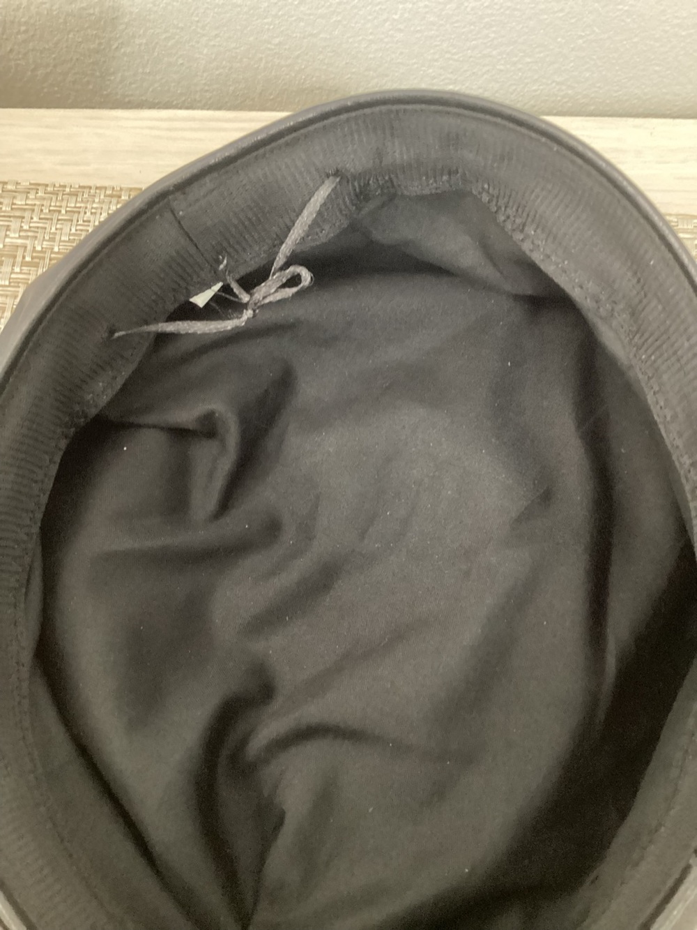 Women’s Black faux leather beret hat. - Picture 4 of 5